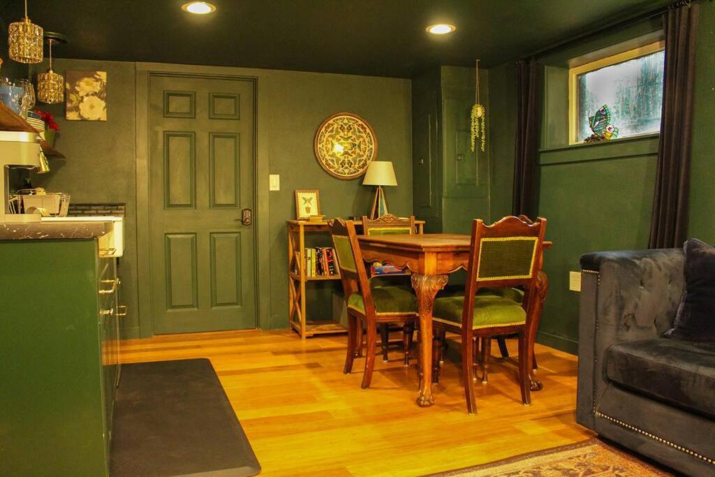 Heart Of Woodstock, 10 Min Walk To Reed, With Private Garage! Appartement Portland Buitenkant foto