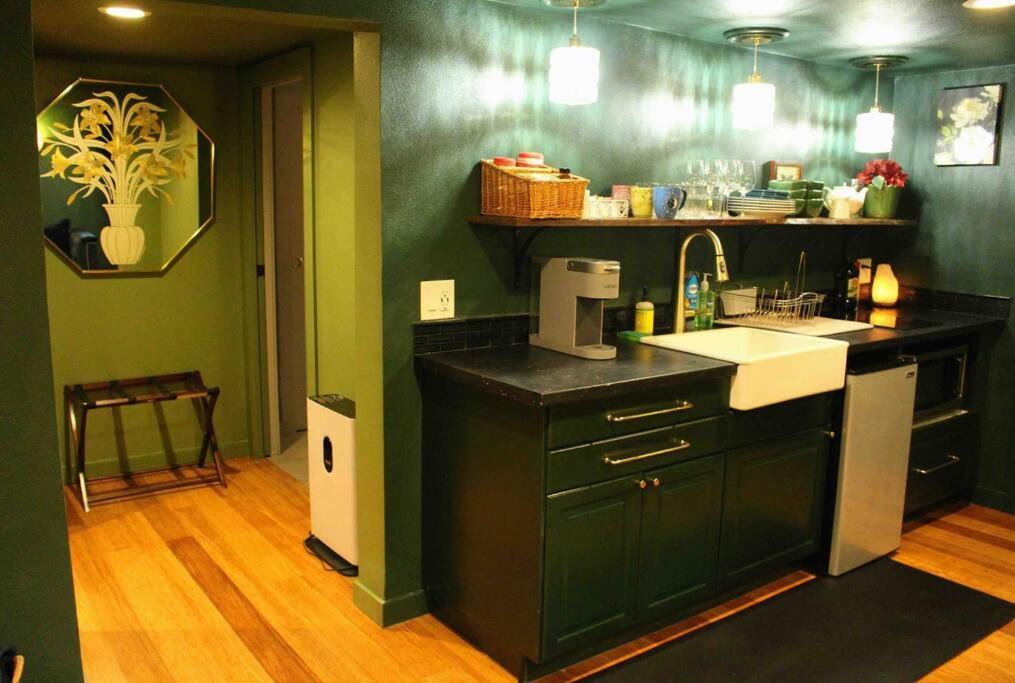 Heart Of Woodstock, 10 Min Walk To Reed, With Private Garage! Appartement Portland Buitenkant foto